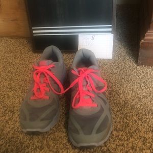 Nike max air tennis shoes